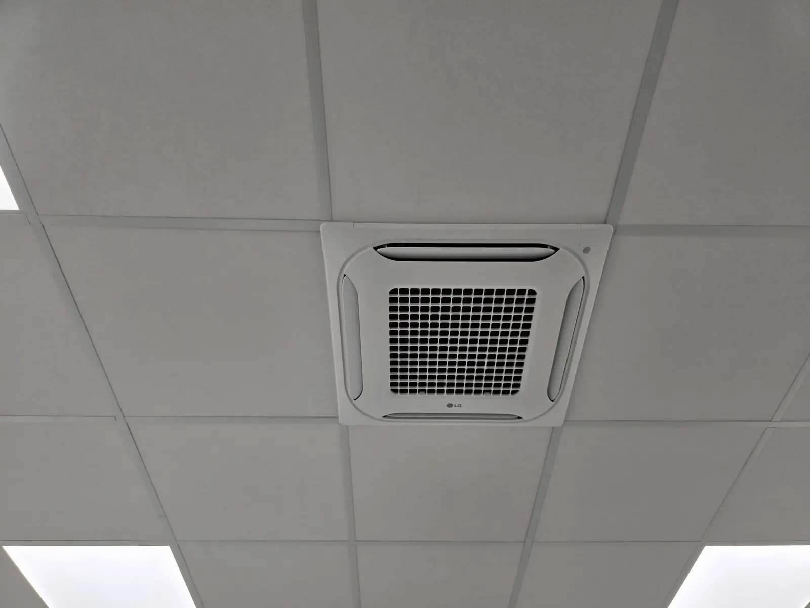 Plafondcassette in een systeemplafond