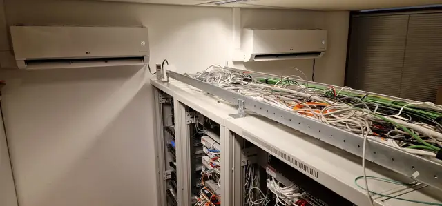 Serverruimte met wandunits voor koeling