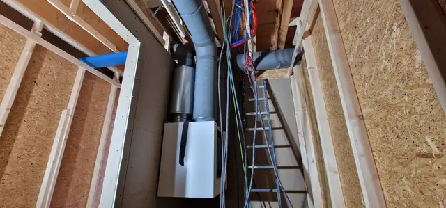 Ventilatiekanaal in een houtskeletwand