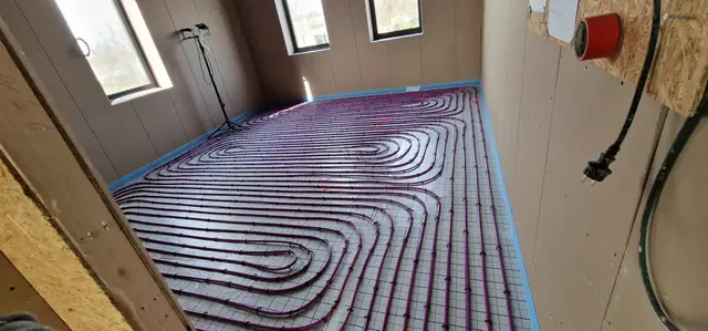 Vloerverwarming gelegd in een nieuwbouwwoning