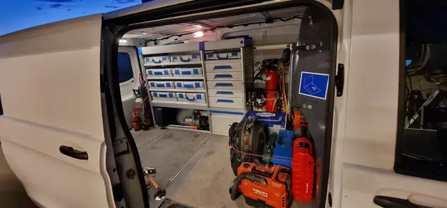 Volledig ingerichte servicebus met gereedschap