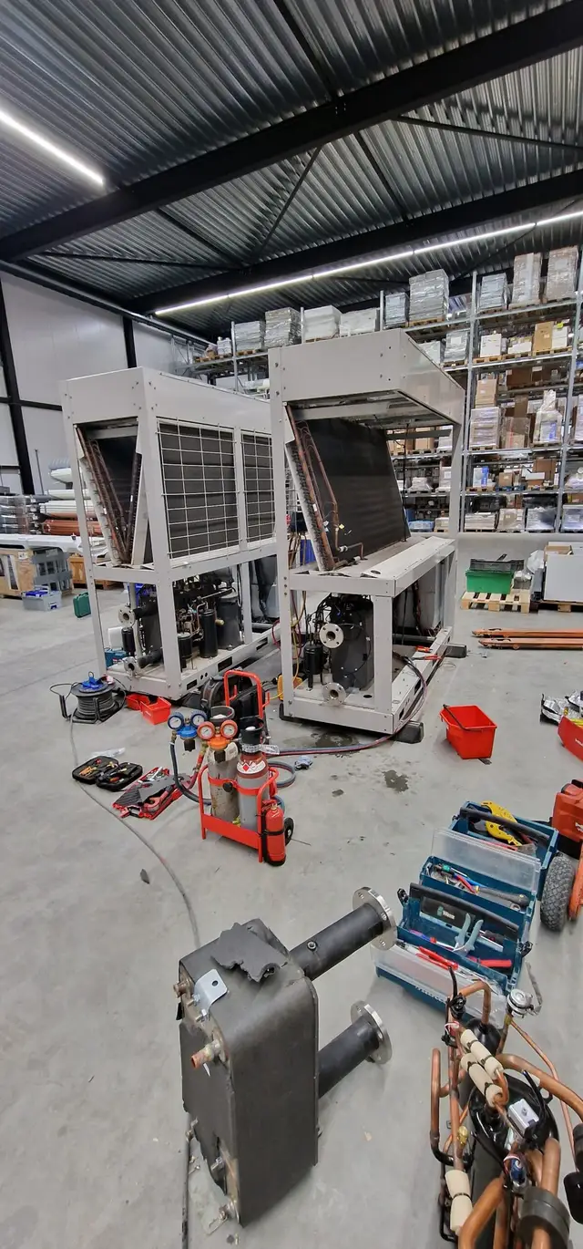 Voorbereiding van VRF-units in de werkplaats
