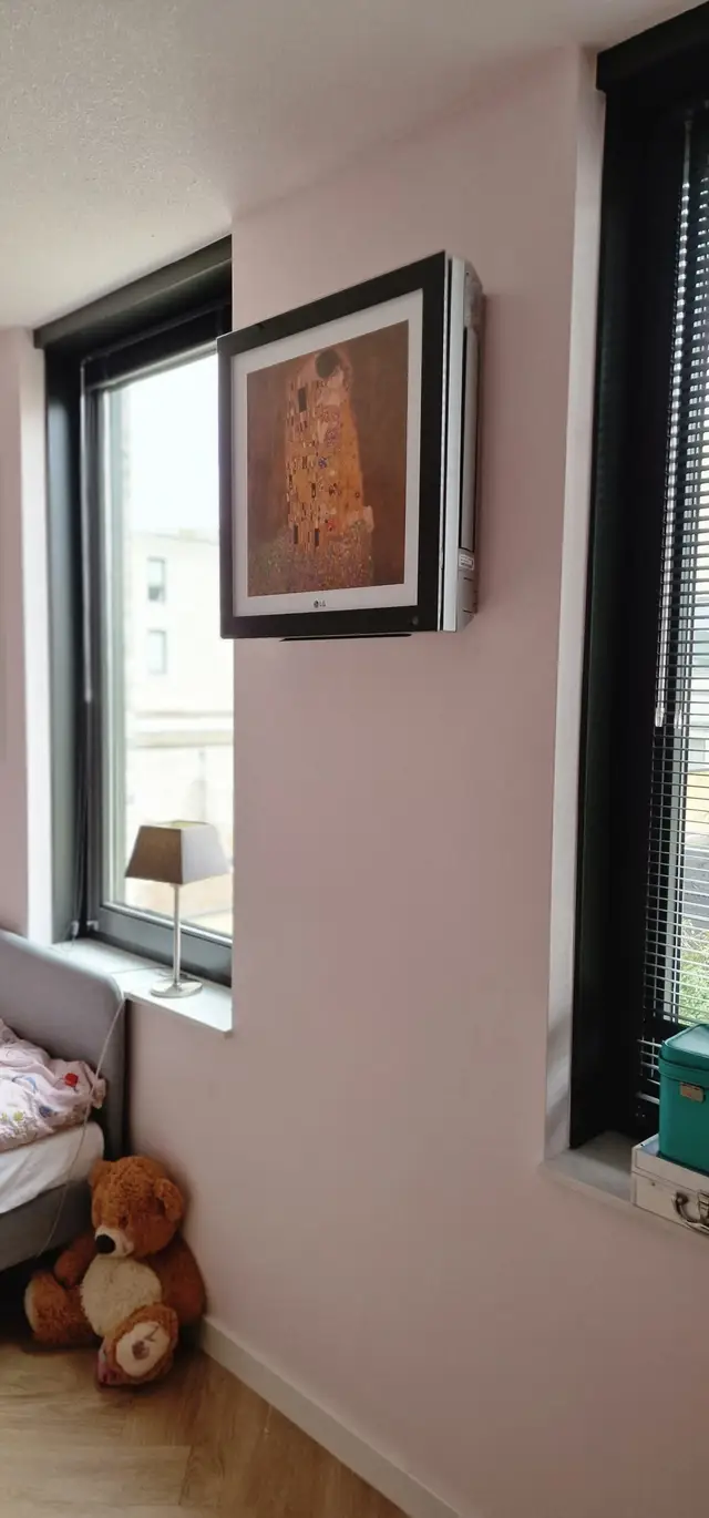 Wandunit met fotolijstdesign in een kinderkamer