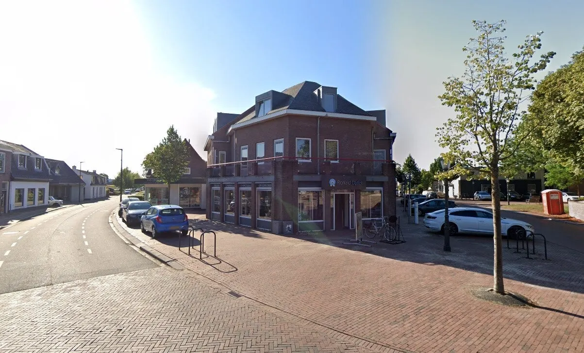 Gevel van Hotel & Restaurant Het Wapen van Harmelen aan de straat